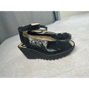 Fly London Yala Black Snake Embossed Leather Peep Toe Wedge Sandals Size 7.5 EUC